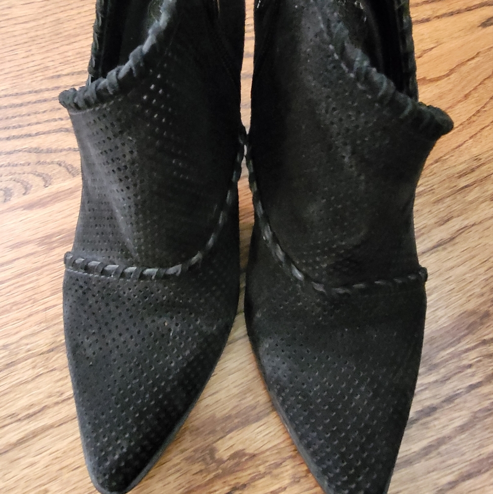 Vince Camuto heeled booties, black suede, Size 5.5